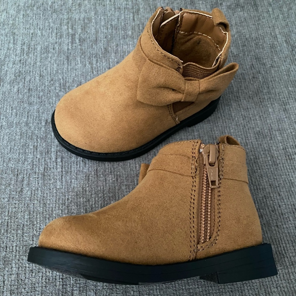 NWOT brown suede Baby GAP toddler booties